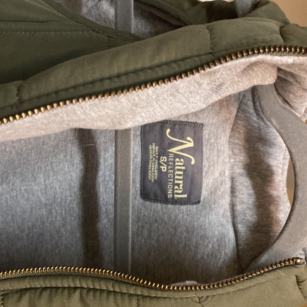 Vest - Picture 2 of 5